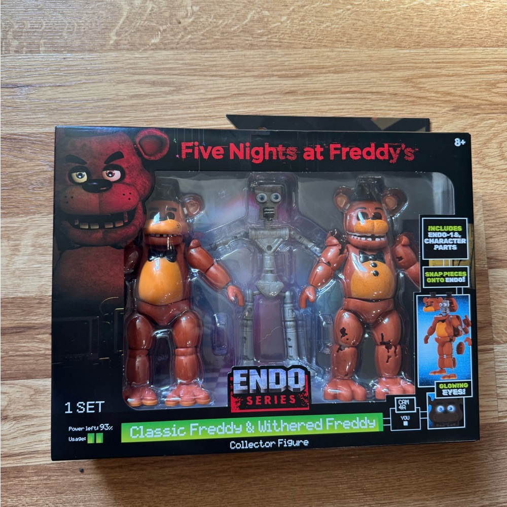 Classic Freddy & Withered Freddy Collector Figure Set